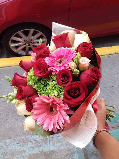 floreriaspueblaflordelirio.com