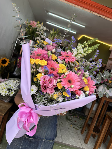 EL JARDÍN DE FLORA :: TALLER FLORAL / FLORES A DOMICILIO