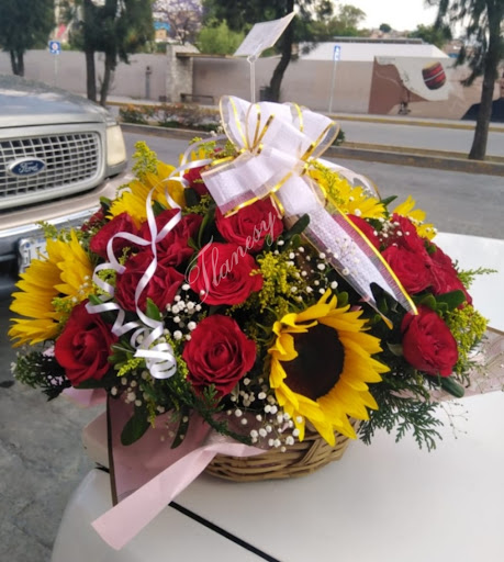 Florería y Creaciones Tlanesy